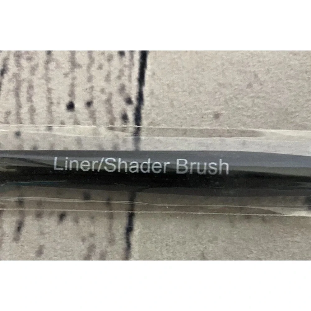 Younique liner shader